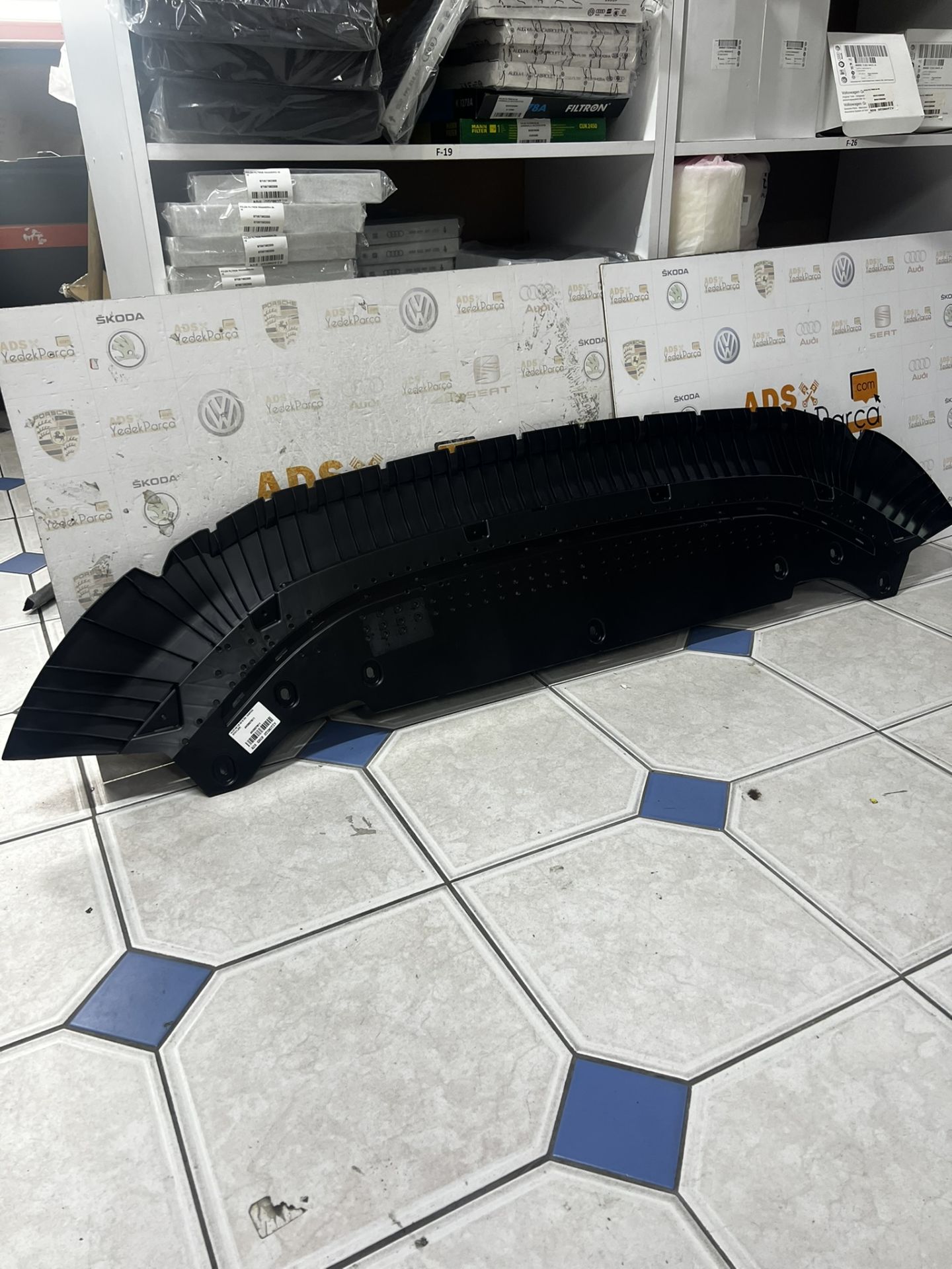Audi A6 C8 2020 Sonrası Ön Tampon Alt Muhafaza