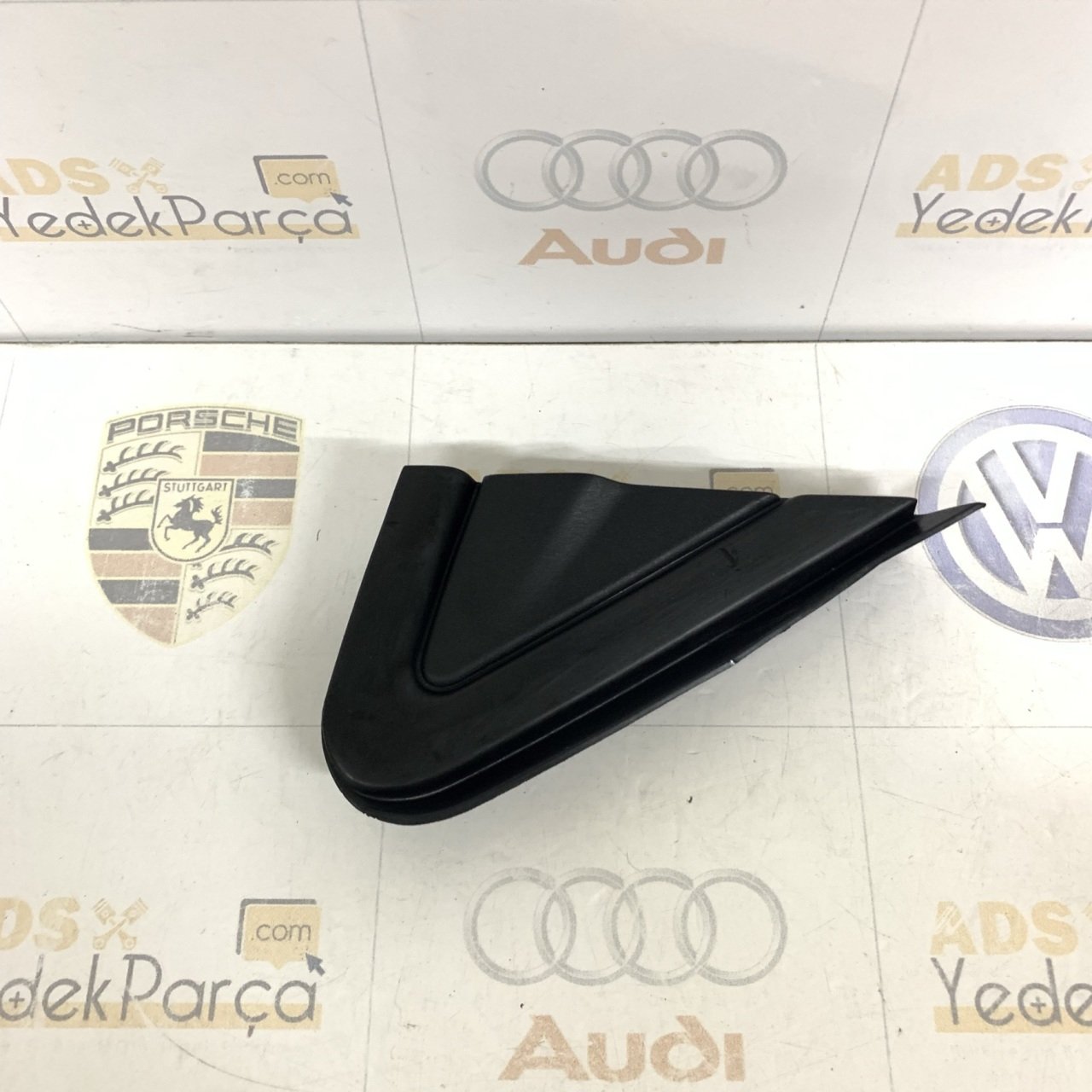 Volkswagen Polo 2018 Sonrası Ayna Dip Çerçevesi Sağ İthal