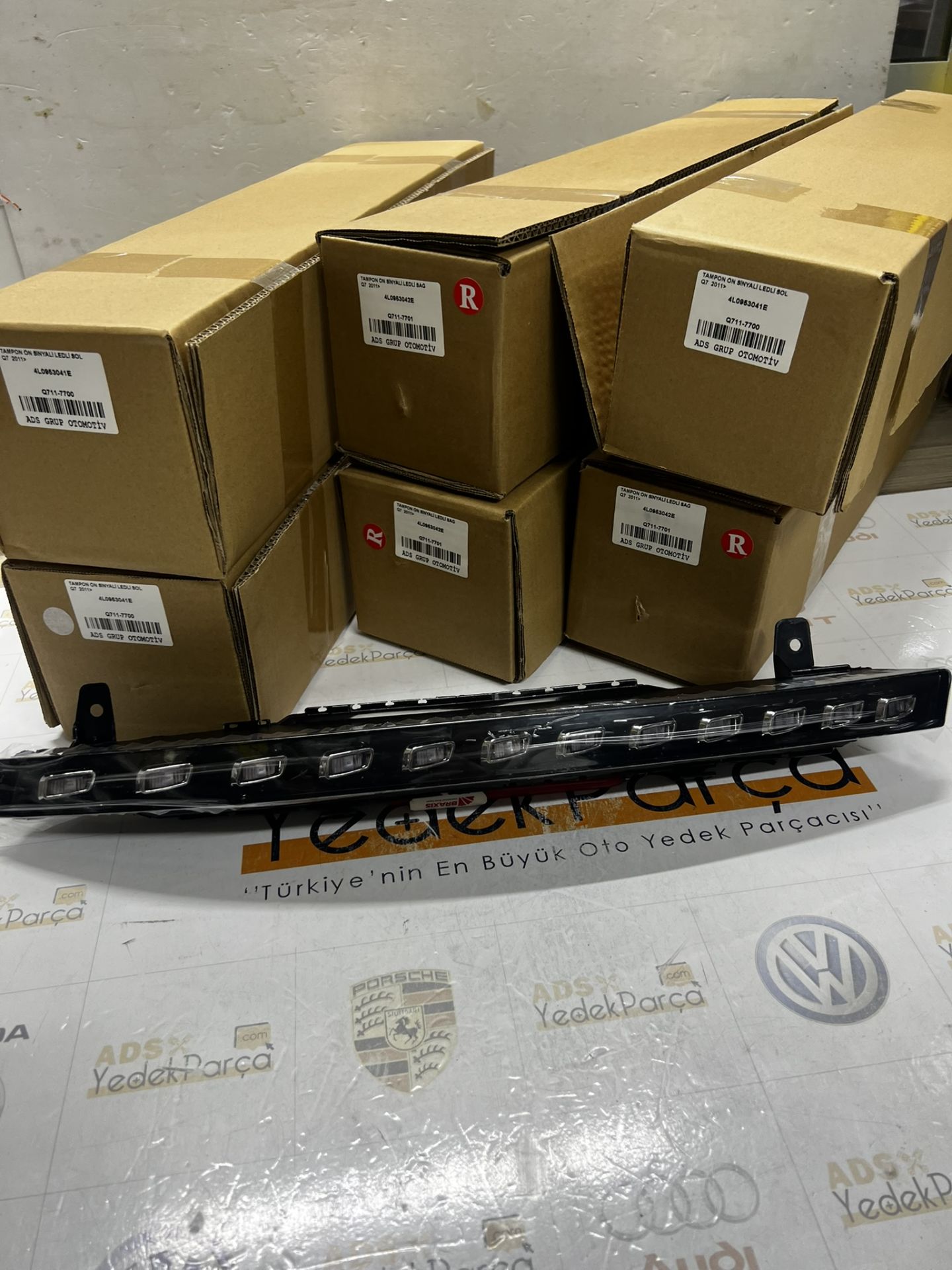 Audi Q7 2010 - 2015 Sağ Sinyal Lambası Ön Tampon ( Logo Silinmiş )(Kopya)