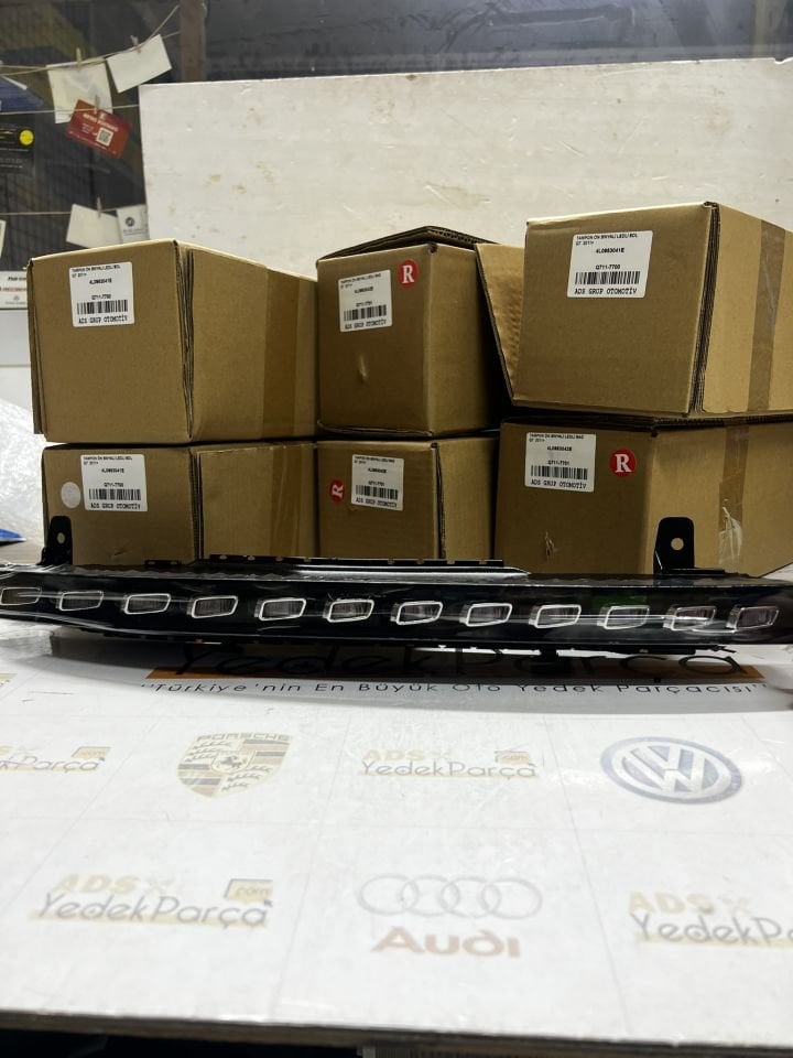 Audi Q7 2010 - 2015 Sağ Sinyal Lambası Ön Tampon ( Logo Silinmiş )(Kopya)