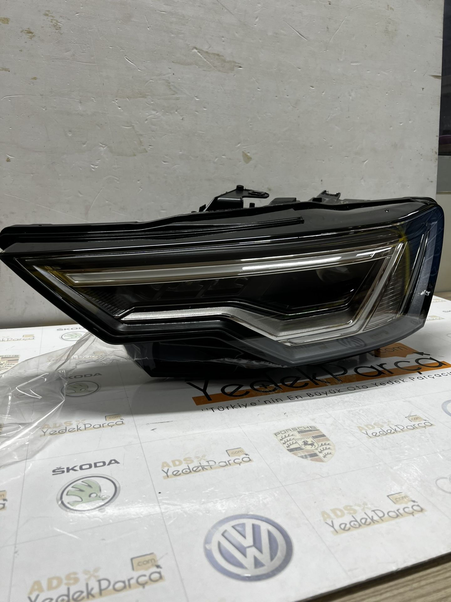 Audi A6 C8 2019-2022 Sol Far Led Matrıx Orjinal 4K0941039