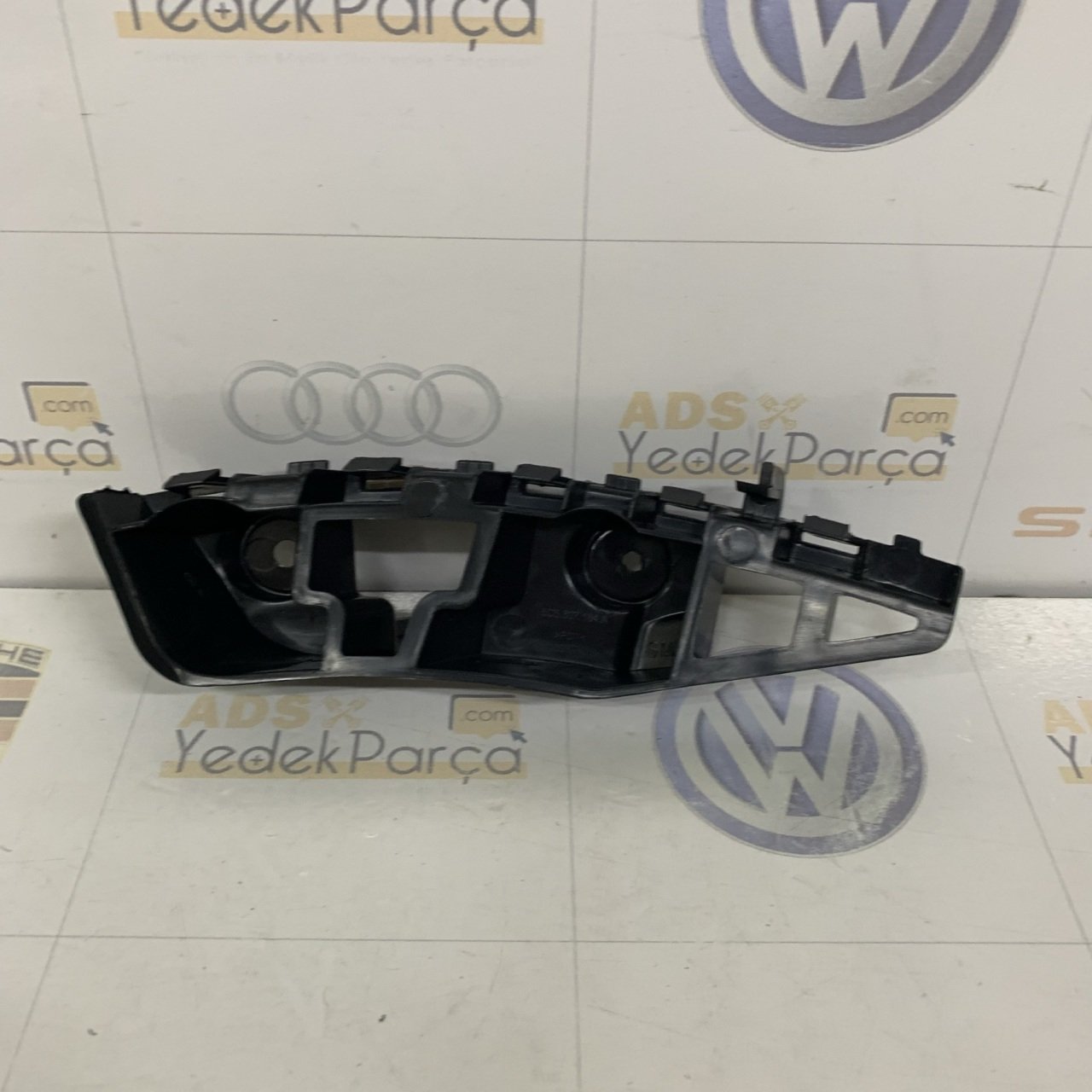 Volkswagen Jetta 2015 Sonrası Sağ Ön Tampon Braketi  İthal