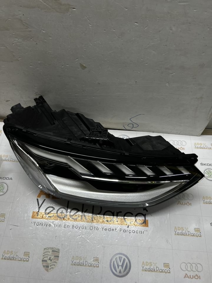 Audi A4 2020 Sonrası Sağ Far Matrıx Far Beyinli 8W0941034D