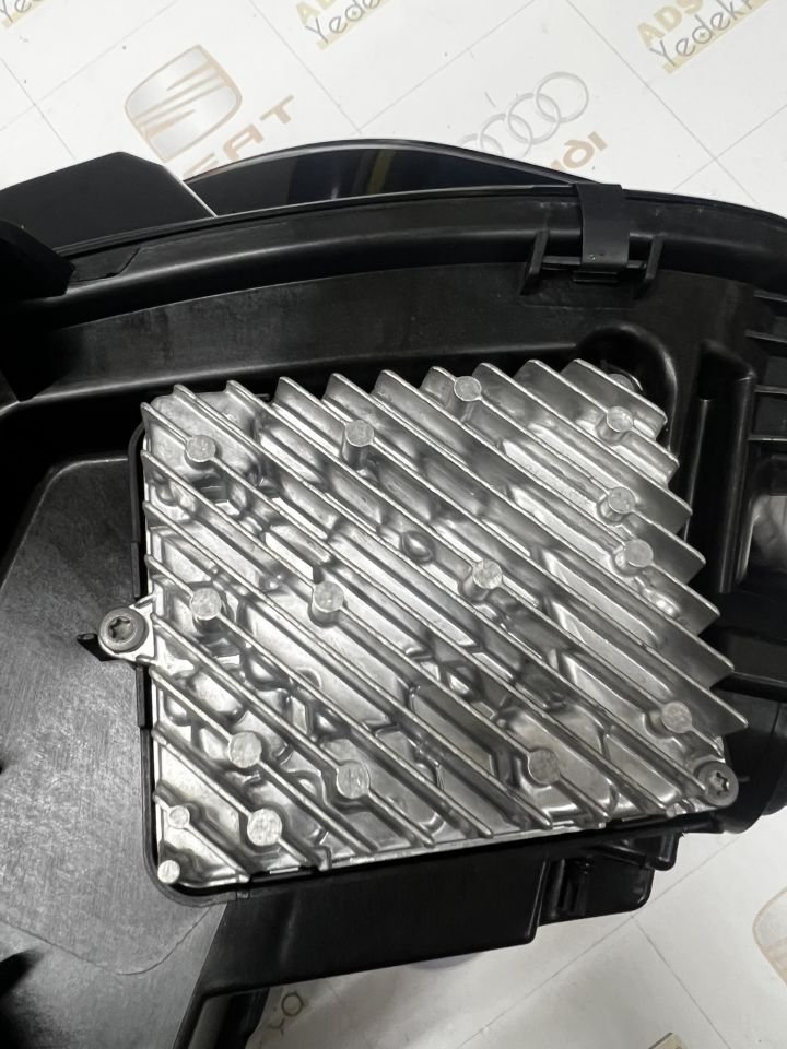 Audi A4 2020 Sonrası Sağ Far Matrıx Far Beyinli 8W0941034D