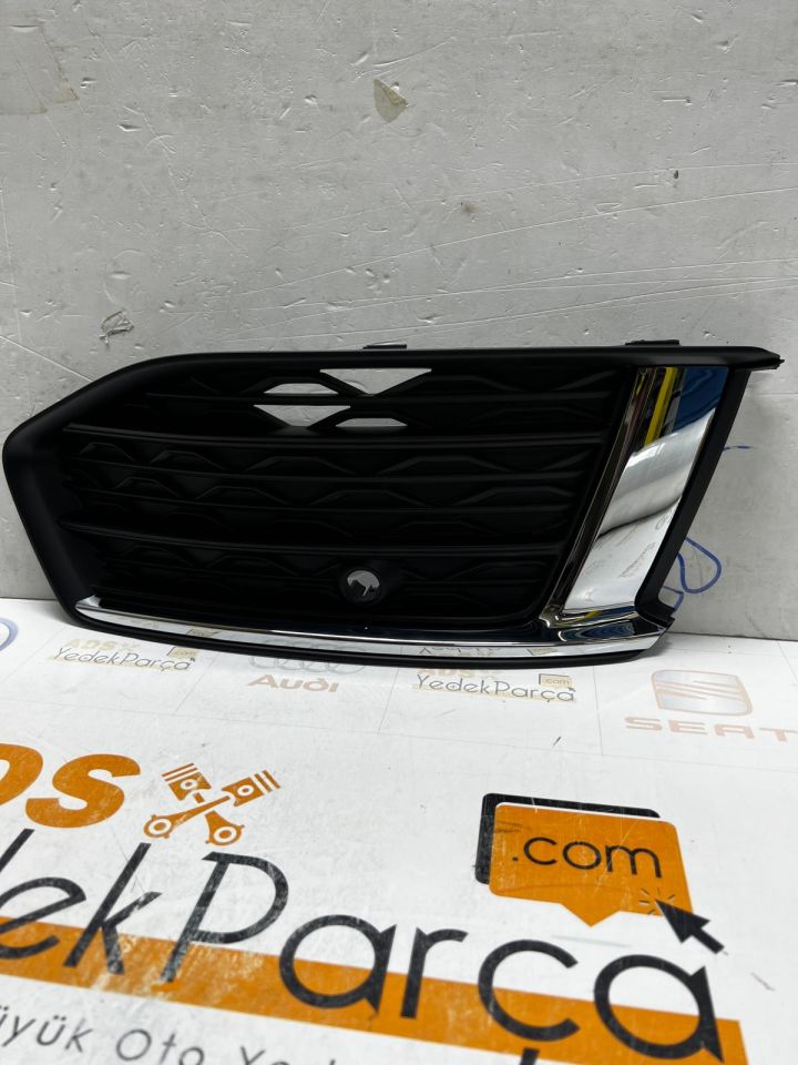 Audi A6 2019 Sonrası Sol Sis Farı Çerçevesi Kromlu 4K0807647