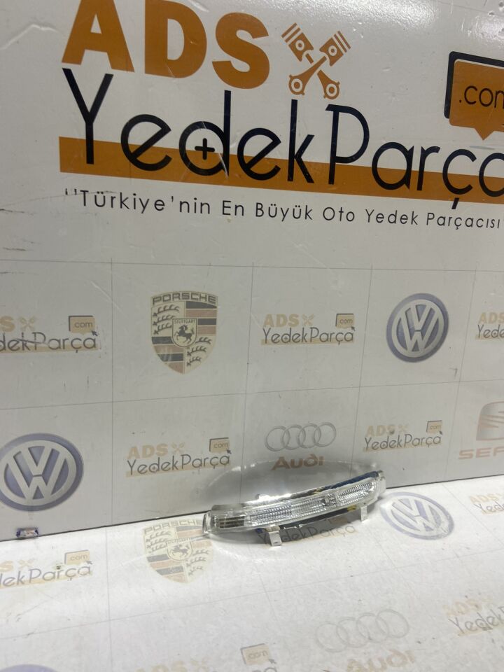 3T0949102 - Skoda Octavia Superb Rapid Sağ Ayna Sinyali Sıfır