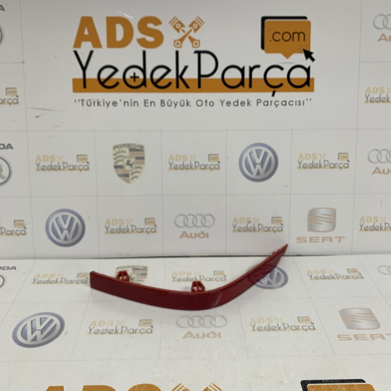Volkswagen T7 2016 Sonrası Sağ Arka Tampon Reflektörü