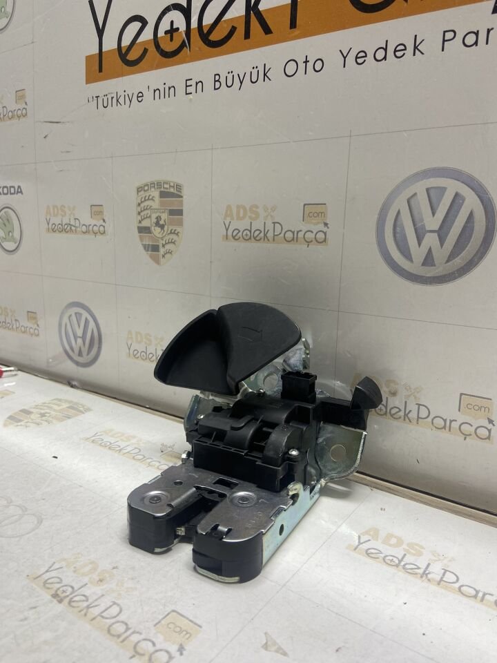 AUDI A3 (8V1) 12-17/ SEAT TOLEDO (KG3) 15-19/ SKODA FABIA (NJ3) 14-21/ RAPID (NH3) 12-19/ SUPERB (3T4) 08-15BAGAJ KAPAK KILIDI