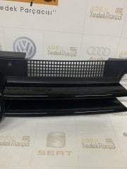 Volkswagen Golf 4 Ön Panjur Siyah Logolu Orijinal 1J0853653C